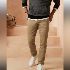 Banana Republic - Traveler Jean - Athletic Fit - Khaki